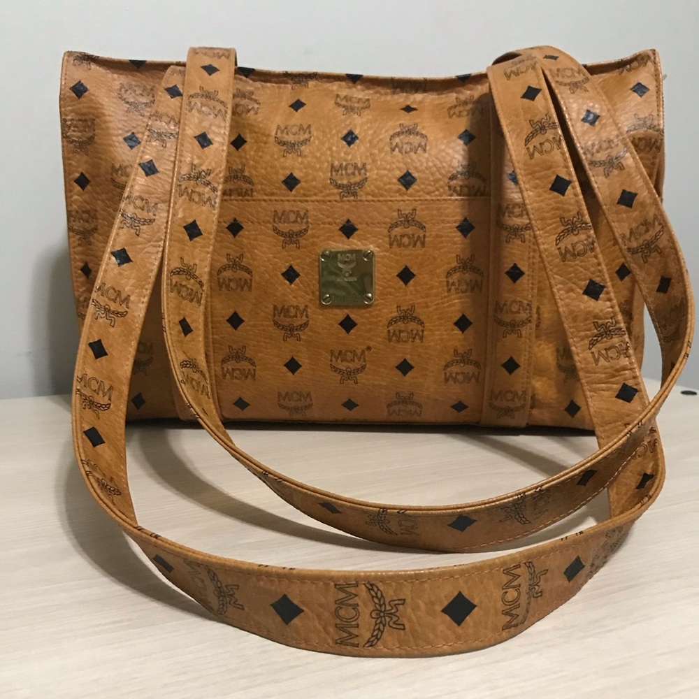 MCM Shopper Tote🌹 
SEND Me an OFFER😊